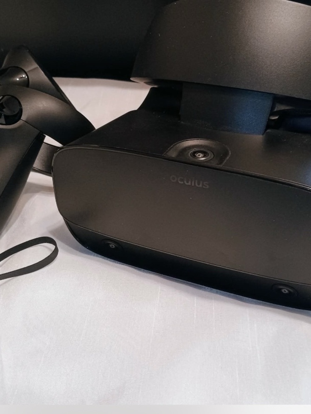 Oculus Rift S PC-powered Headset & 2 Controllers w/ Box - Picture 7 of 10